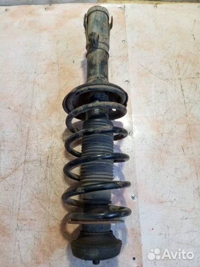 Стойка амортизатора передняя левая Volkswagen Polo