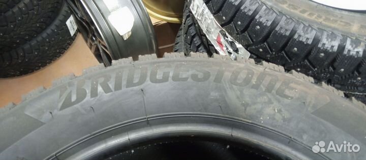 Bridgestone Ice Cruiser 7000S 235/55 R17 99T