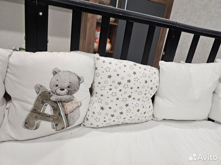 Бортики подушки в кроватку