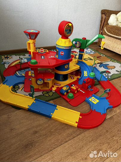 Паркинг 4-уровневый с автомобилями Wader