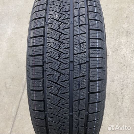 Triangle PL02 225/40 R18 92V