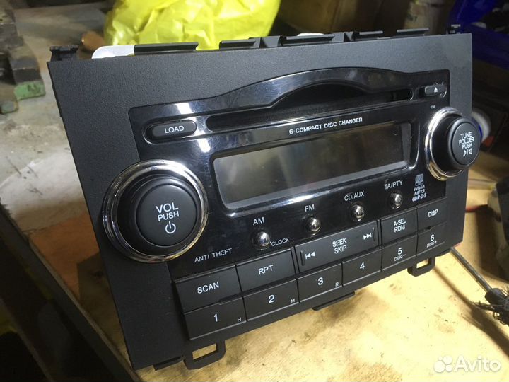 Штатная магнитола на honda CR-V RE5
