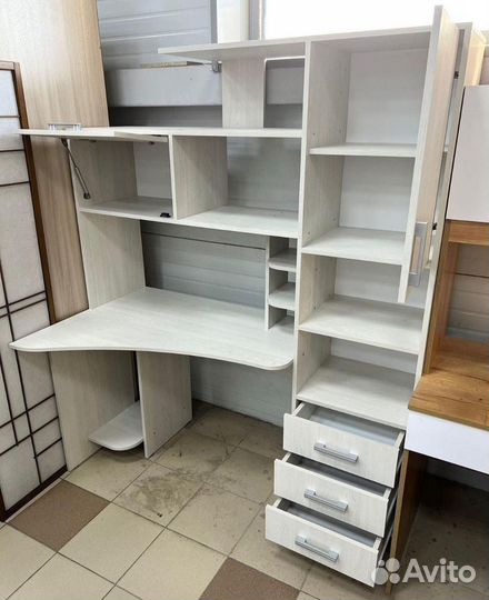 Стол компьютерный