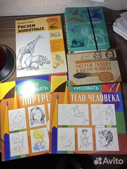 Блокноты и книги с уроками по рисованию