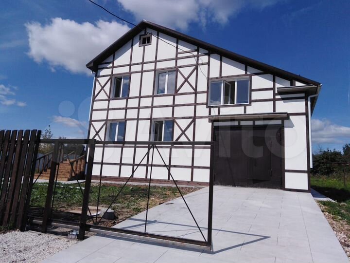 Коттедж 240 м² на участке 12 сот.