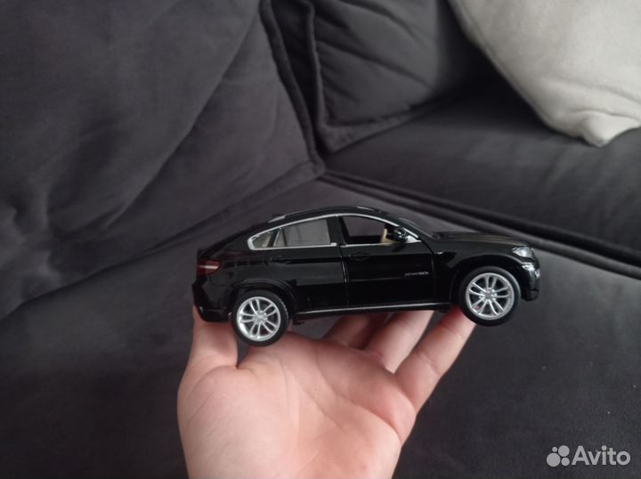 Игрушечная машина bmw x6