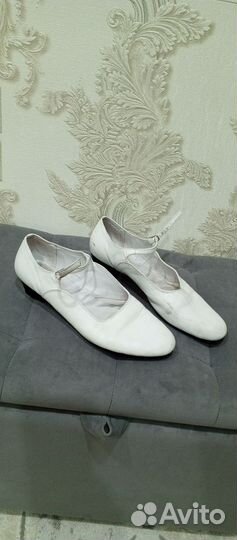 Туфли народные белые