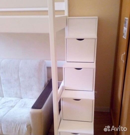 Детская кровать-чердак с лестницей-комодом