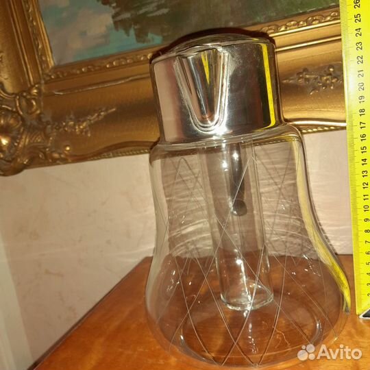 Старинный кувшин для напитков со льдом