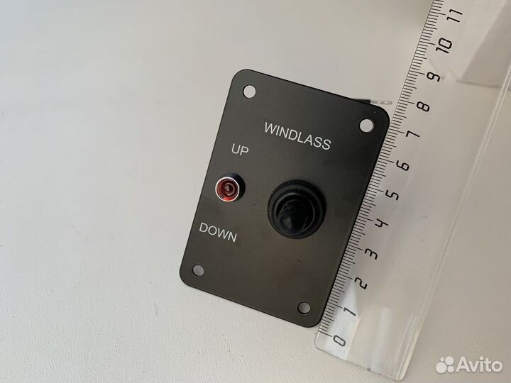 Кнопка управления якорной лебёдкой