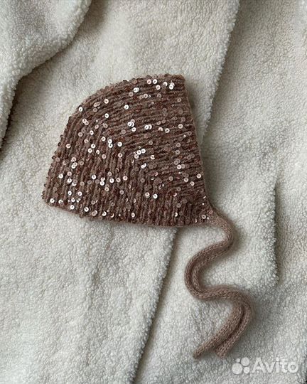 Чепчик с пайетками