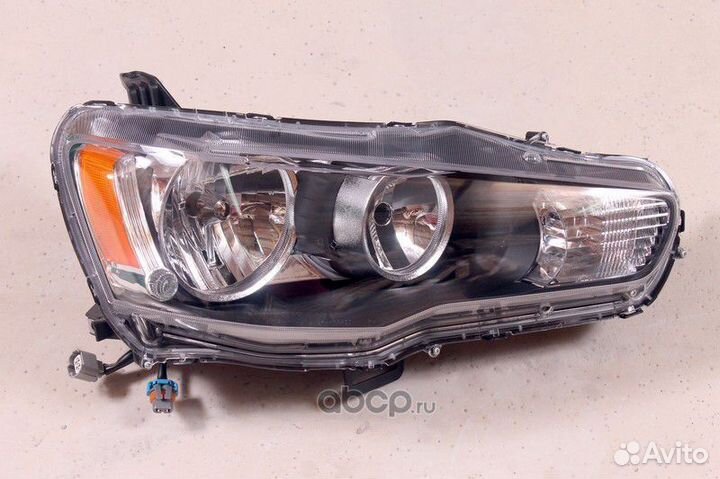 Фара передняя правая Митцубиси Лансер 10