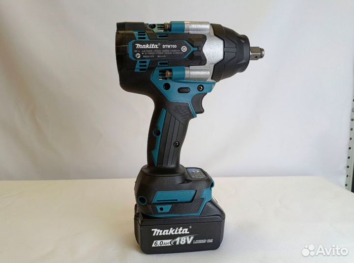 Аккумуляторный Гайковерт Makita 700Нм