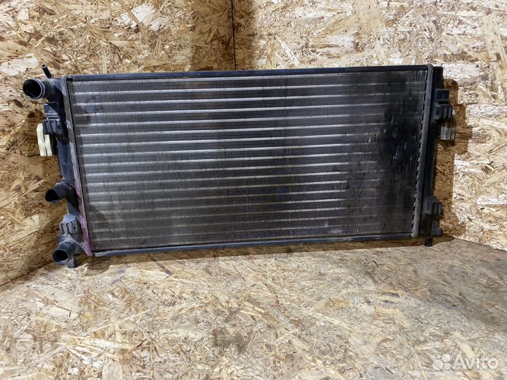 Радиатор охлаждения основной VW Polo Skoda Rapid