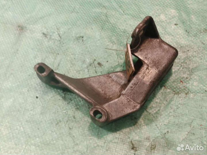 Кронштейн гидроусилителя Audi A6 C4 седан 2.0I