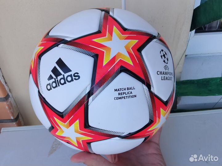 Футбольный мяч adidas