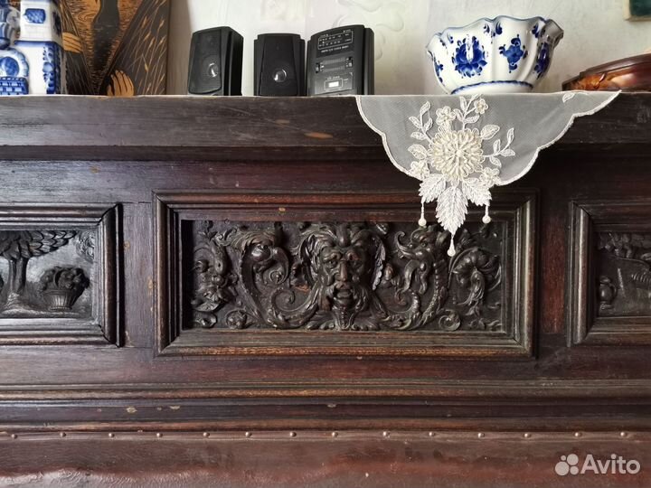 Фрески старинной мебели