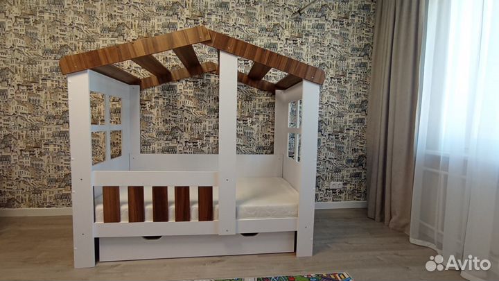 Детская кровать домик с матрасом