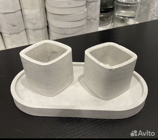 Гипсовый поднос и два подсвечника