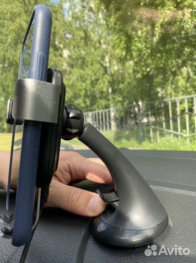 Подставка для телефона в машину