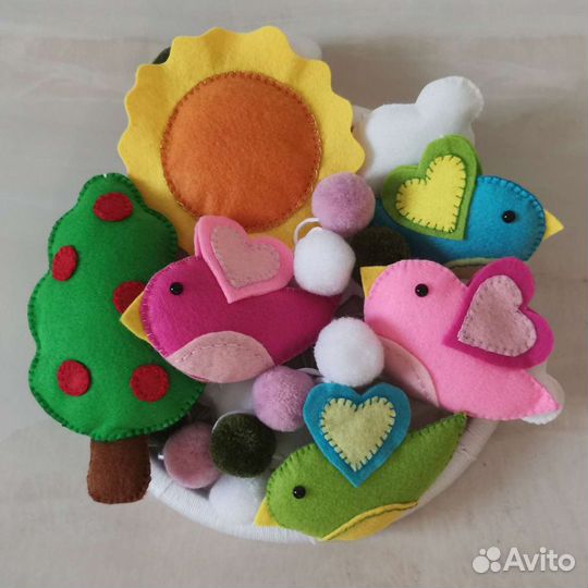 Мобиль из фетра на детскую кроватку