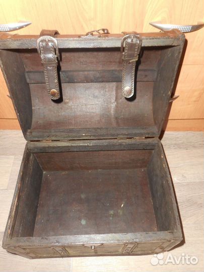 Сундук деревянный