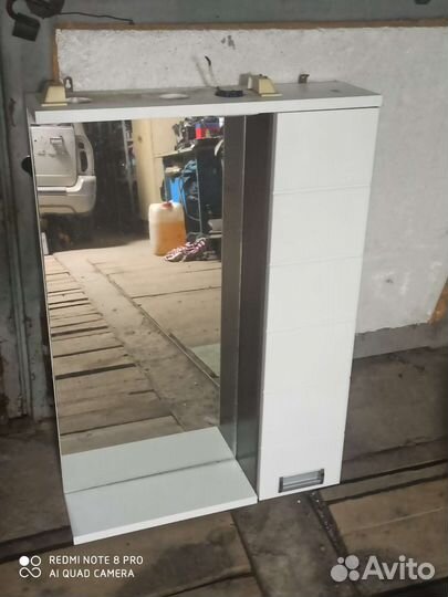 Полки с зеркалом для ванны