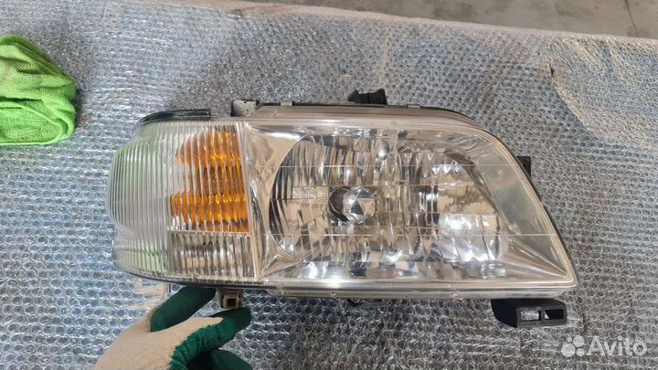 Фара Nissan cube правая