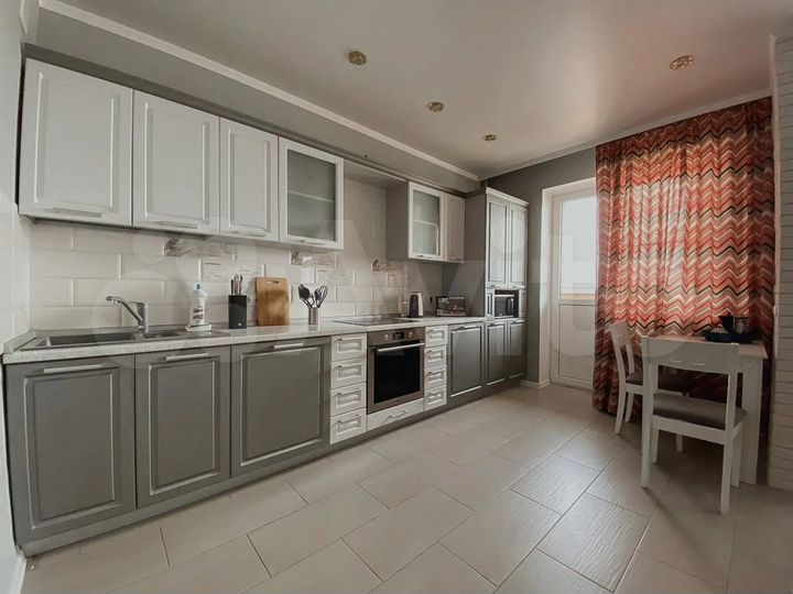 2-к. квартира, 86 м², 10/17 эт.