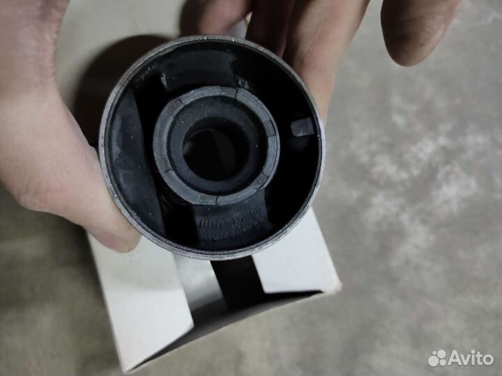 Сайлентблок переднего нижнего рычага BMW E36 1шт