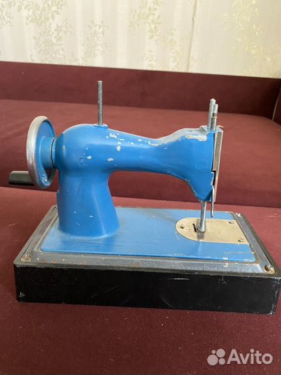 Детская швейная машинка