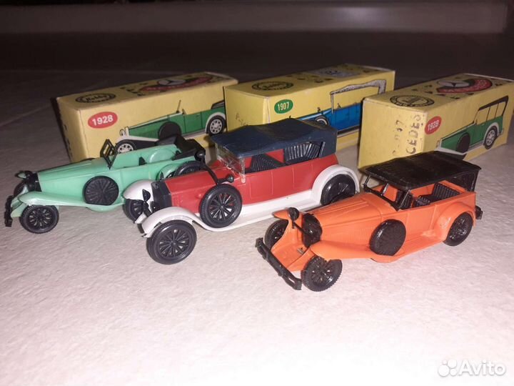 Три модели ретро автомобилей