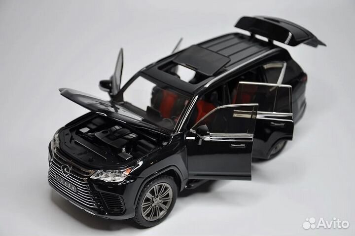 Lexus LX 600 игрушка/модель авто 1:24