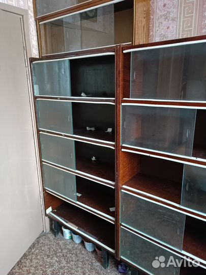 Стеллажи,комоды,шкафы