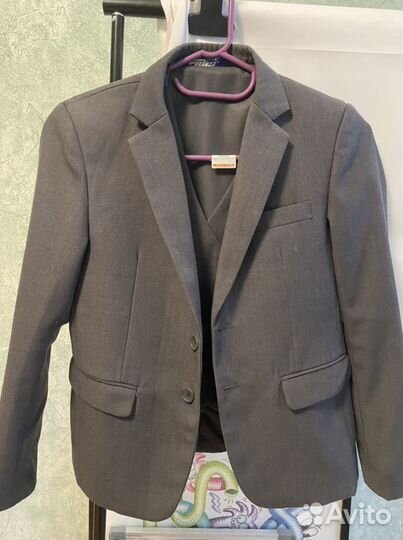 Костюм -тройка