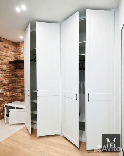 Шкаф распашной с полками