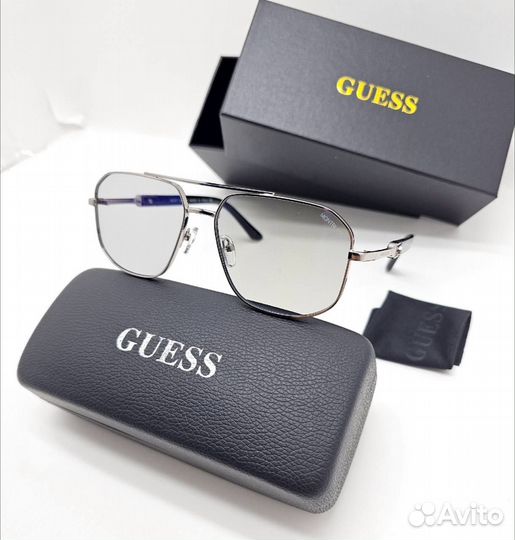 Солнцезащитные очки Guess