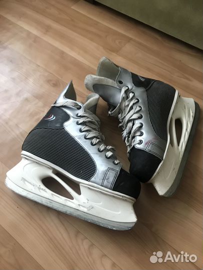 Коньки хоккейные