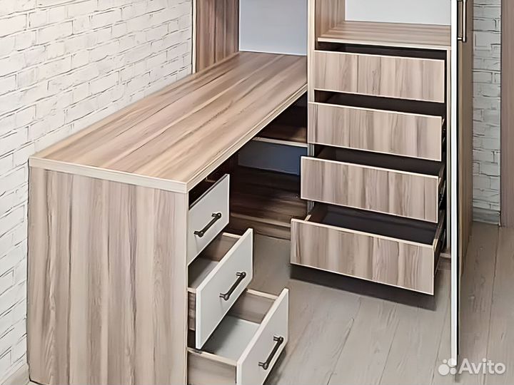 Рабочая зона для школьника у окна в рассрочку