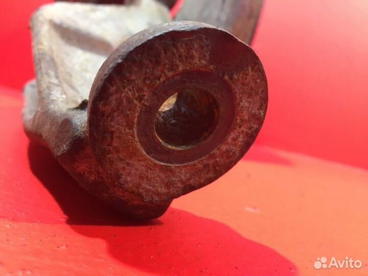 Кулак передний правый Land Rover Discovery 3 276DT