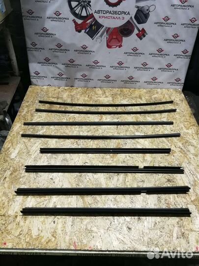 Уплотнитель стекла двери touran 2003-2010