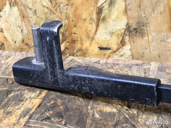 Поводок стеклоочистителя передний левый Ford Focus