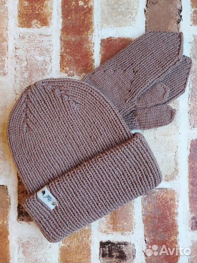 Шапка и варежки женские