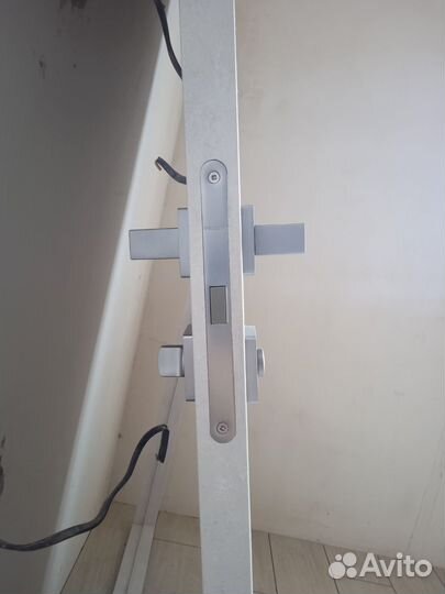 Установка межкомнатных дверей