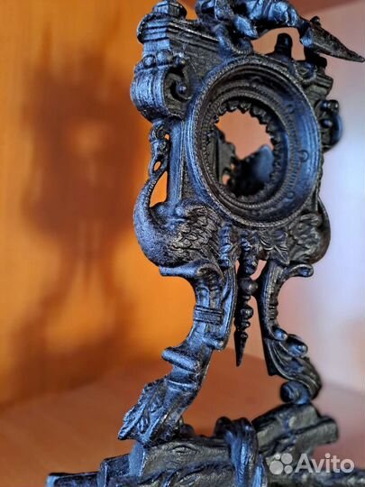 Подчасник Орел на стене замка. касли