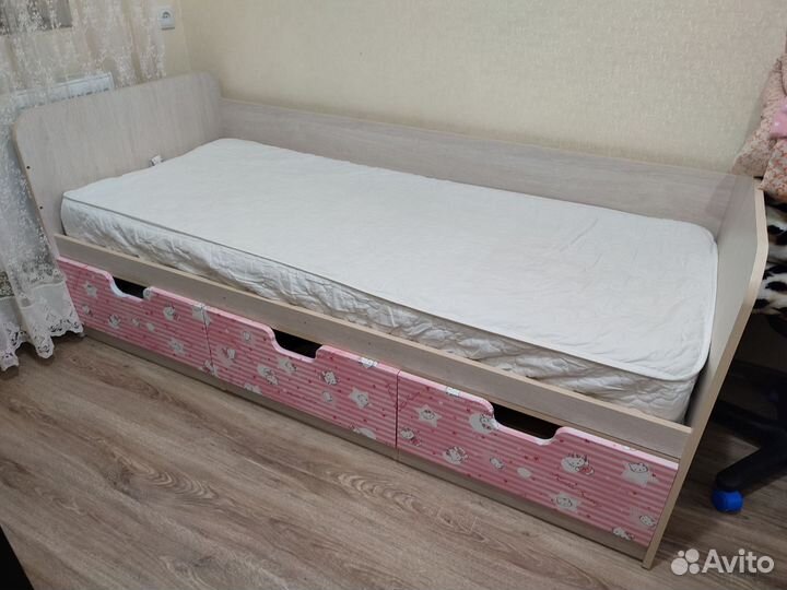Продам детскую кровать бу