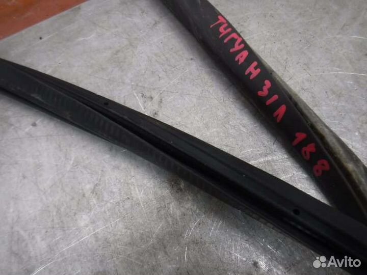 Уплотнитель двери задний левый Volkswagen Tiguan