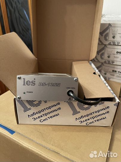 Les видео усилители сигнала распределители