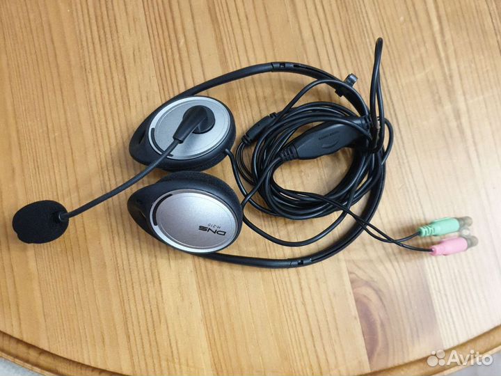 Наушники с микрофоном