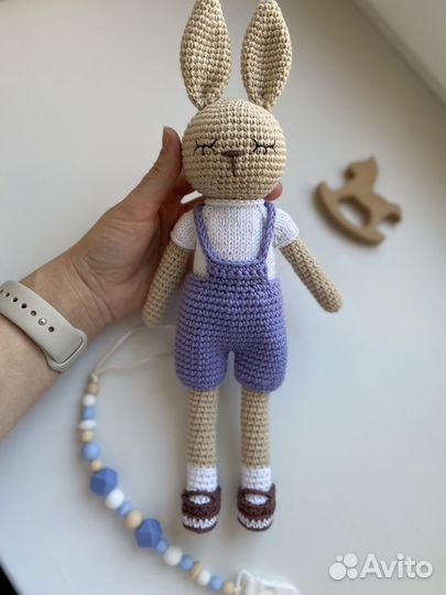 Вязаные игрушки зайчик